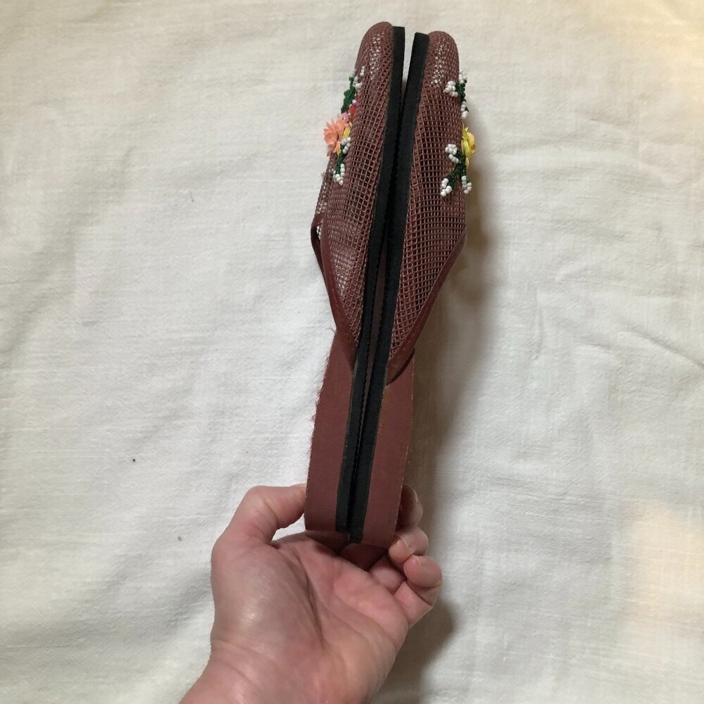 Easy U.S.A. Chinese Slippers with Roses Brown Size 7 NWOT - Picture 4 of 9